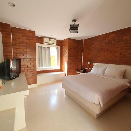Changsova Hotel Rayong Exterior photo
